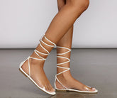 Schicke Sandalen aus PVC mit Schnürung